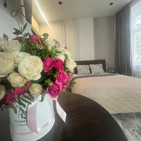 Favorit Apartments 1 Кім Безкоштовна Парковка Центр З Балконом Не Далеко Від Ж Д Вокзалу Звітні Документи Lviv Exterior photo