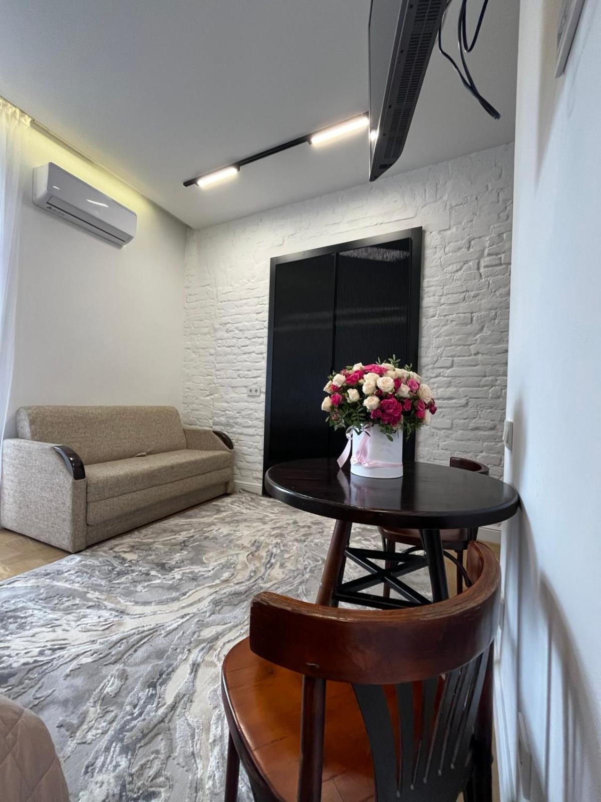 Favorit Apartments 1 Кім Безкоштовна Парковка Центр З Балконом Не Далеко Від Ж Д Вокзалу Звітні Документи Lviv Exterior photo
