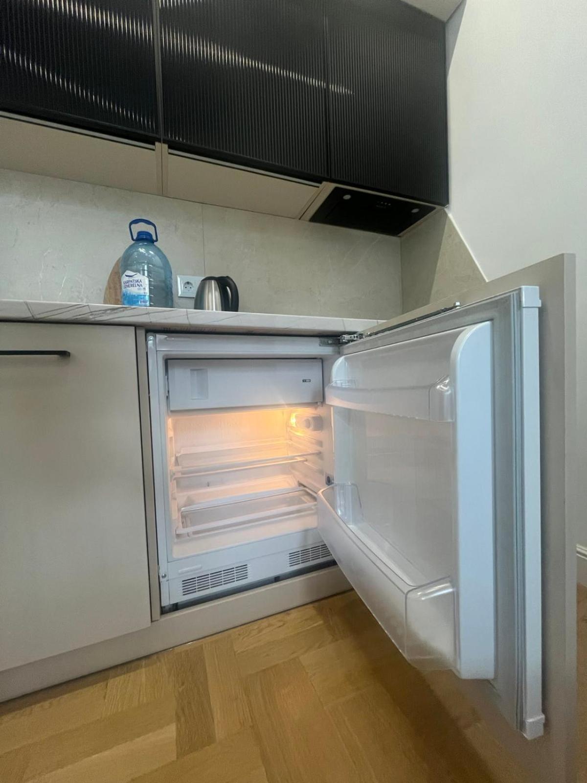 Favorit Apartments 1 Кім Безкоштовна Парковка Центр З Балконом Не Далеко Від Ж Д Вокзалу Звітні Документи Lviv Exterior photo