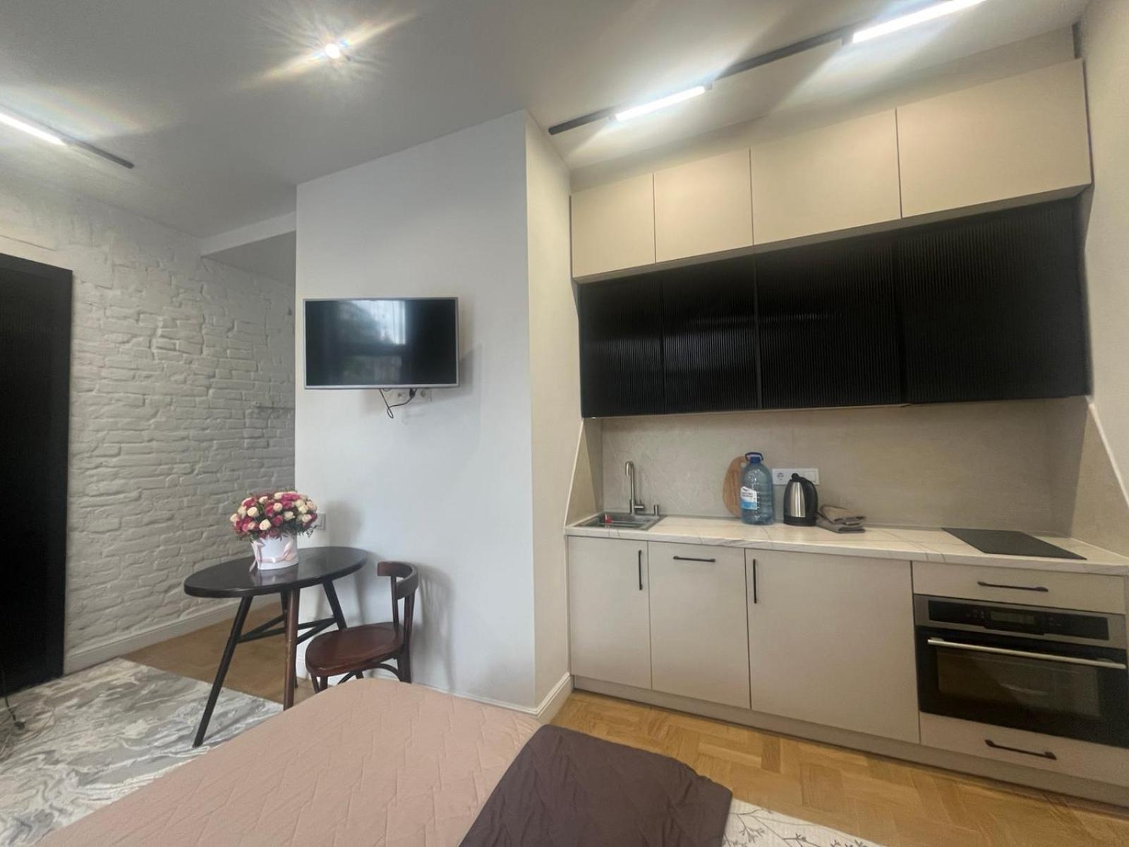 Favorit Apartments 1 Кім Безкоштовна Парковка Центр З Балконом Не Далеко Від Ж Д Вокзалу Звітні Документи Lviv Exterior photo